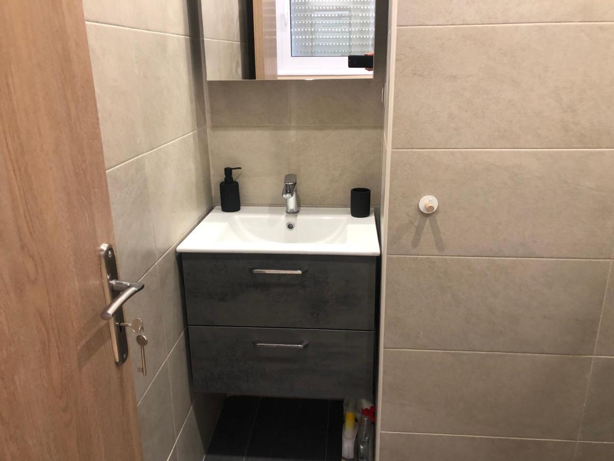 Royal Red Suite No 1, Piraeus Port Экстерьер фото