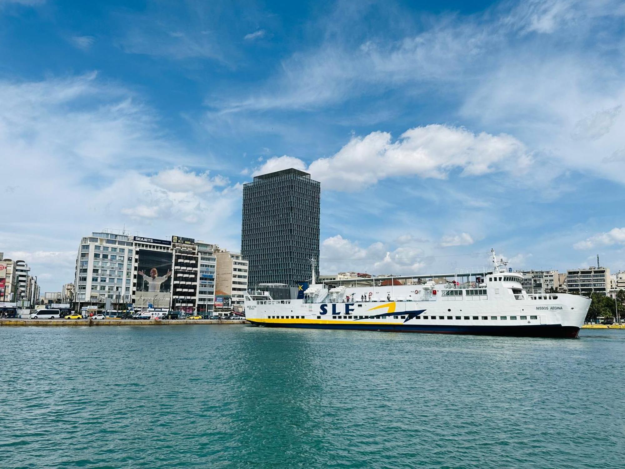 Royal Red Suite No 1, Piraeus Port Экстерьер фото